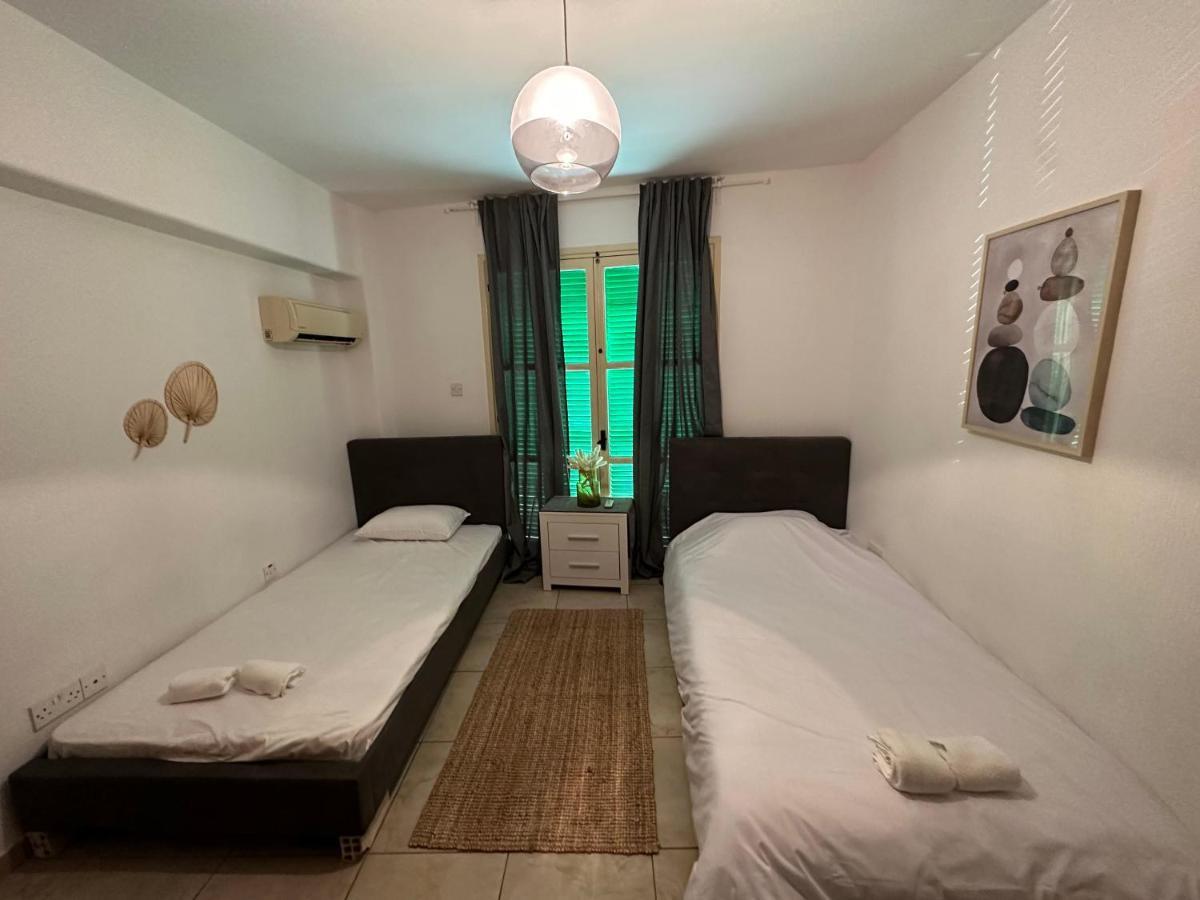 Private Room In Shared Flat Nicósia Exterior foto