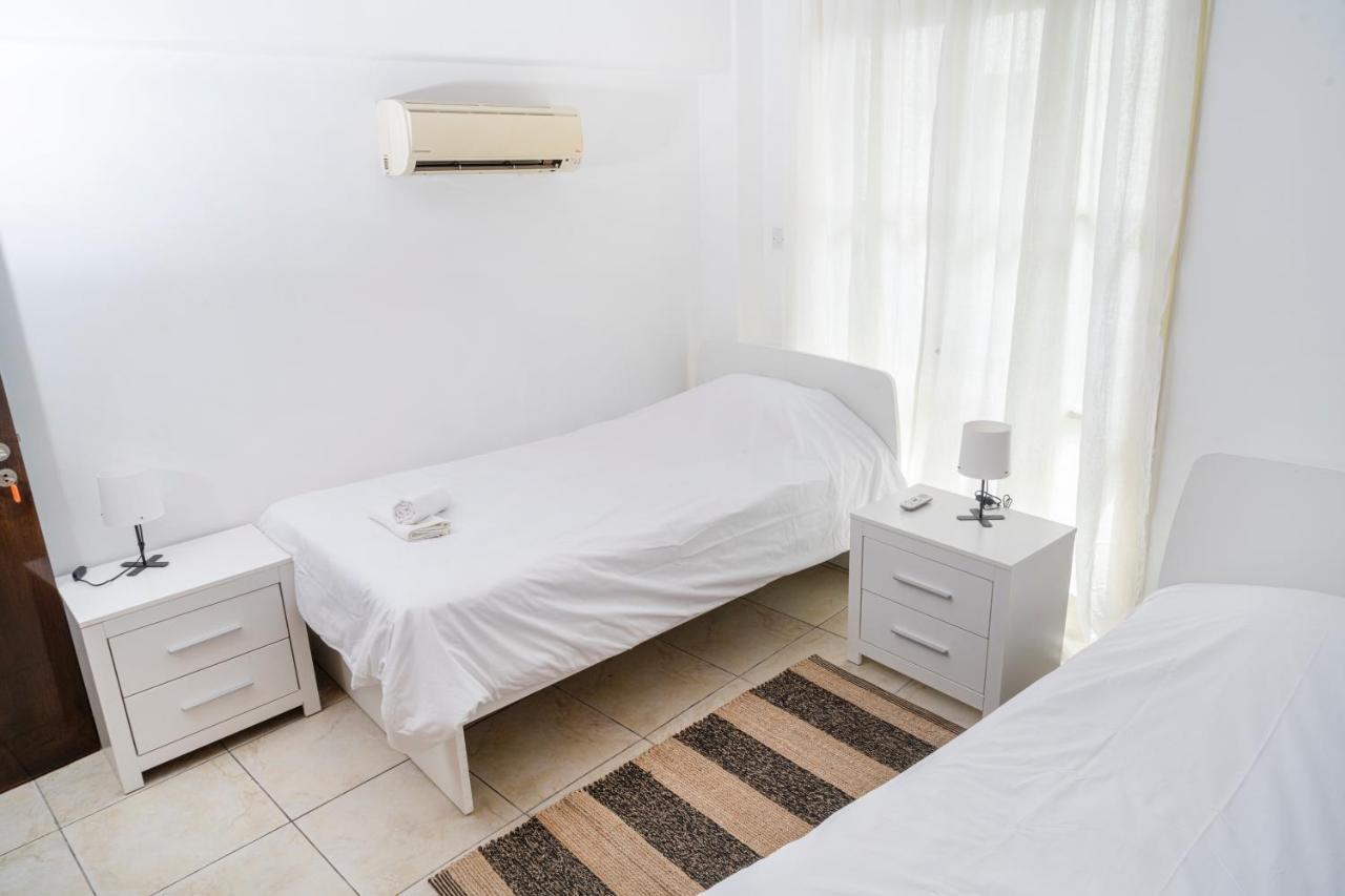 Private Room In Shared Flat Nicósia Exterior foto