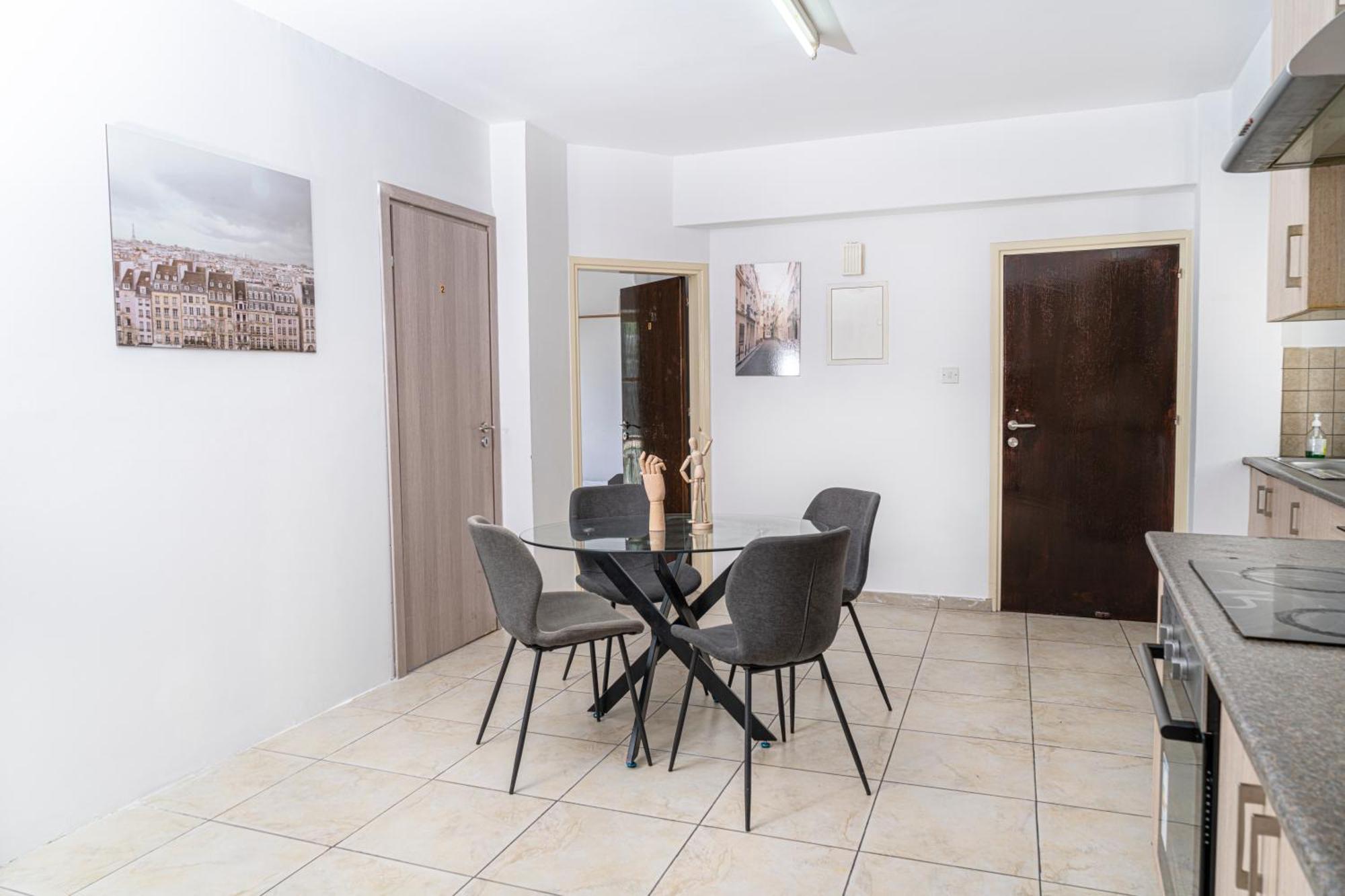 Private Room In Shared Flat Nicósia Exterior foto