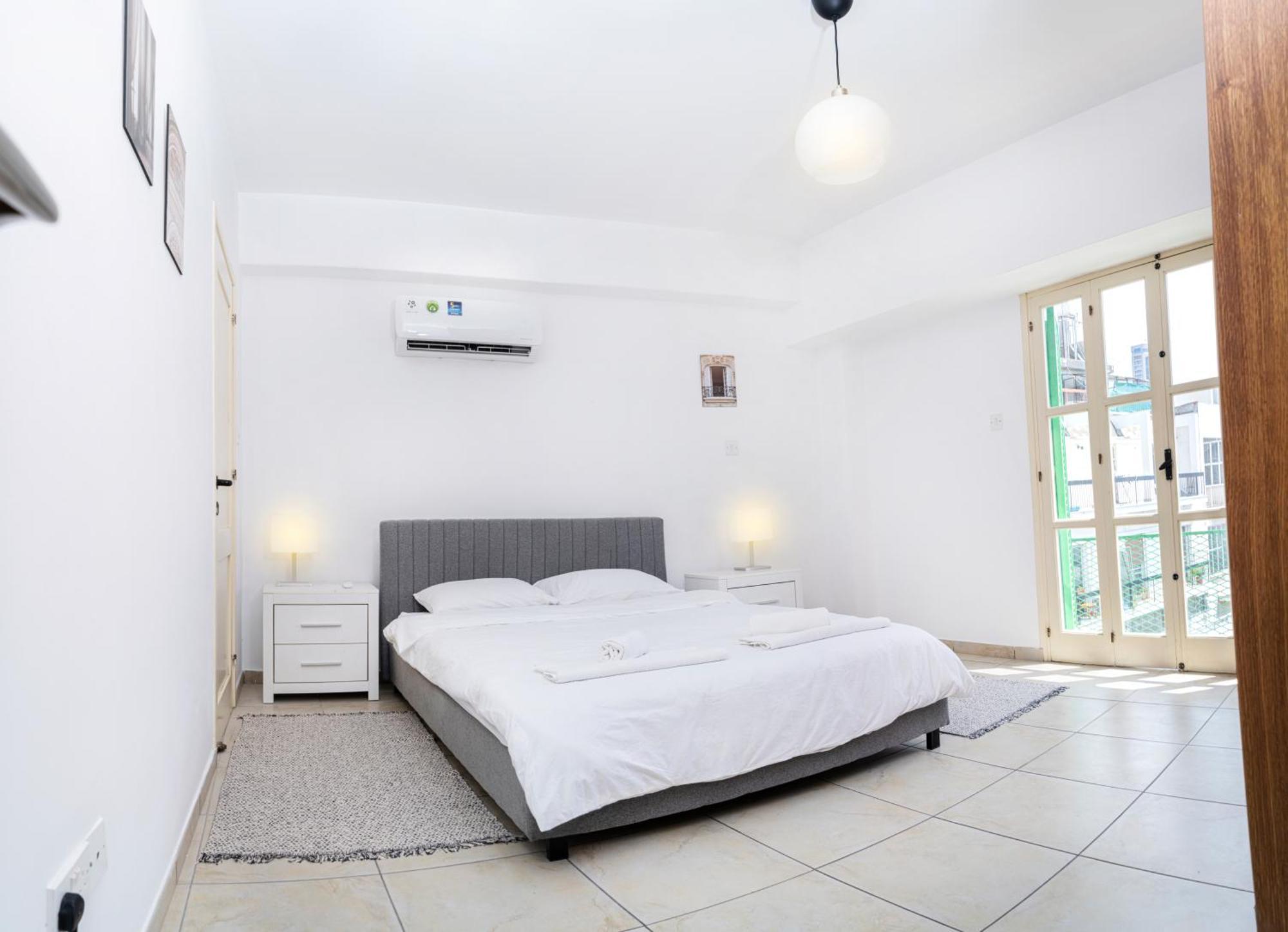 Private Room In Shared Flat Nicósia Exterior foto