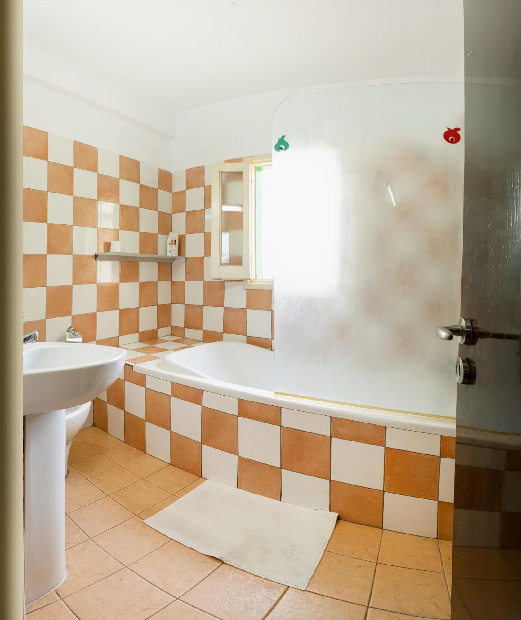 Private Room In Shared Flat Nicósia Exterior foto