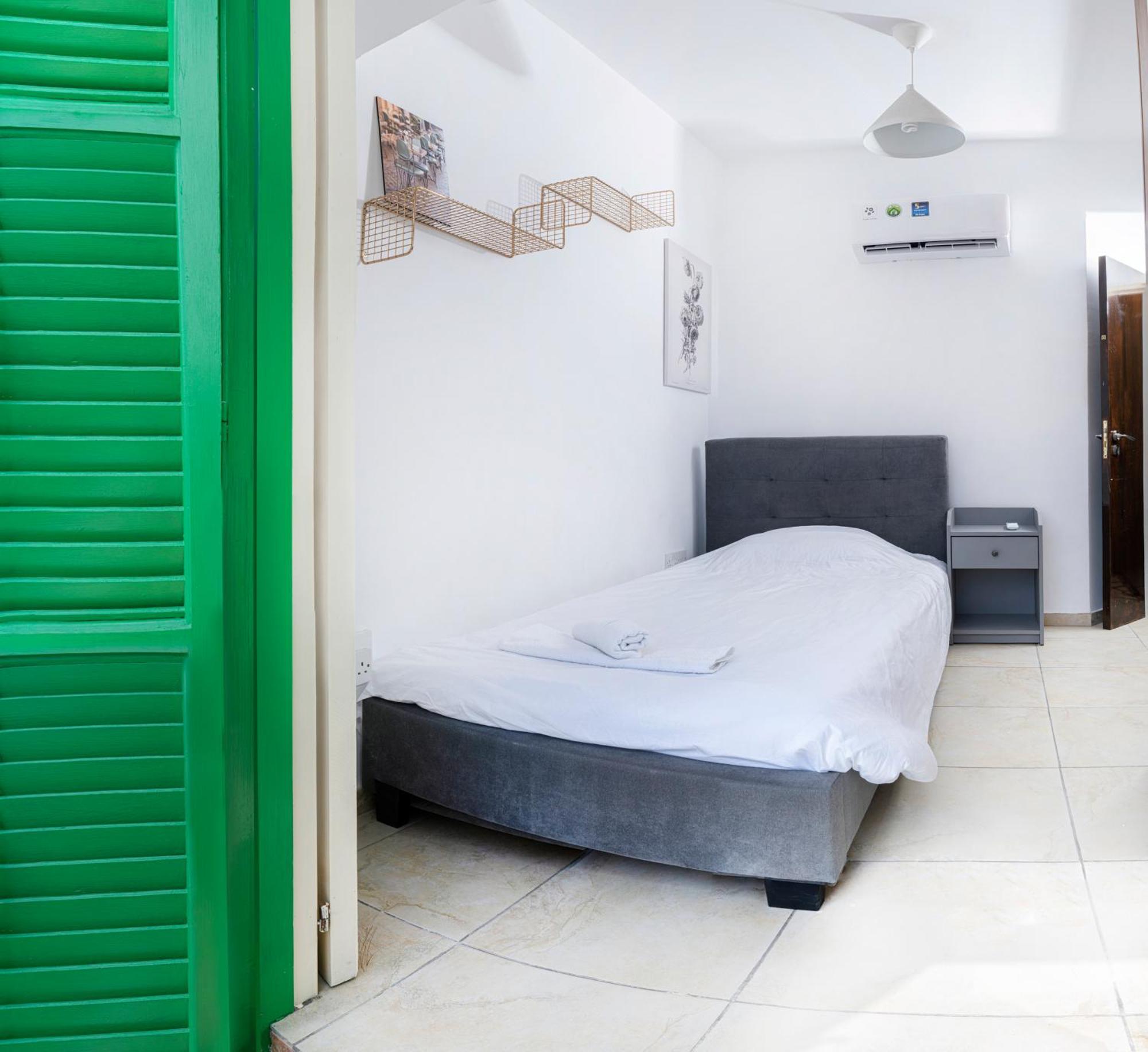 Private Room In Shared Flat Nicósia Exterior foto