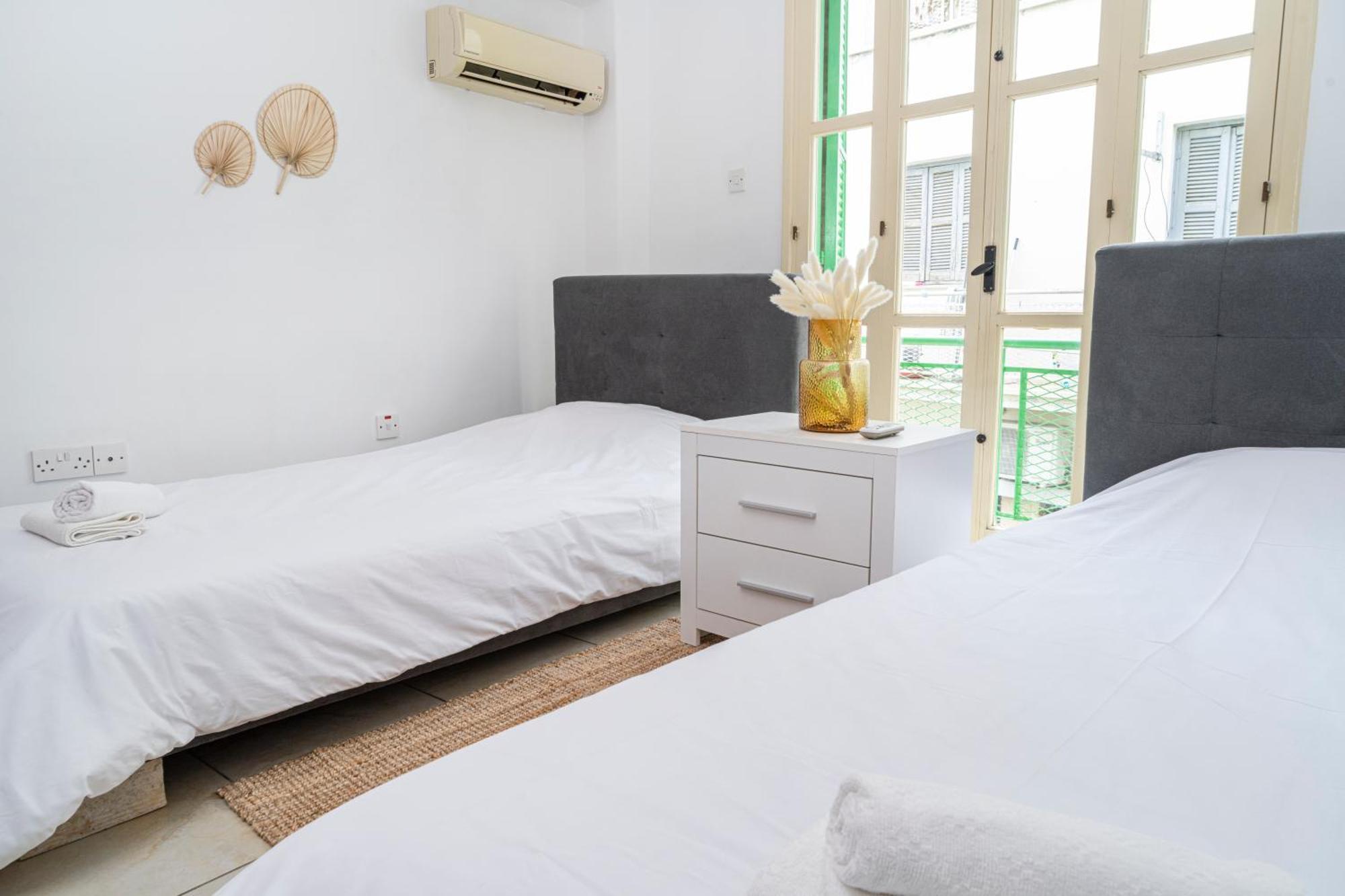 Private Room In Shared Flat Nicósia Exterior foto